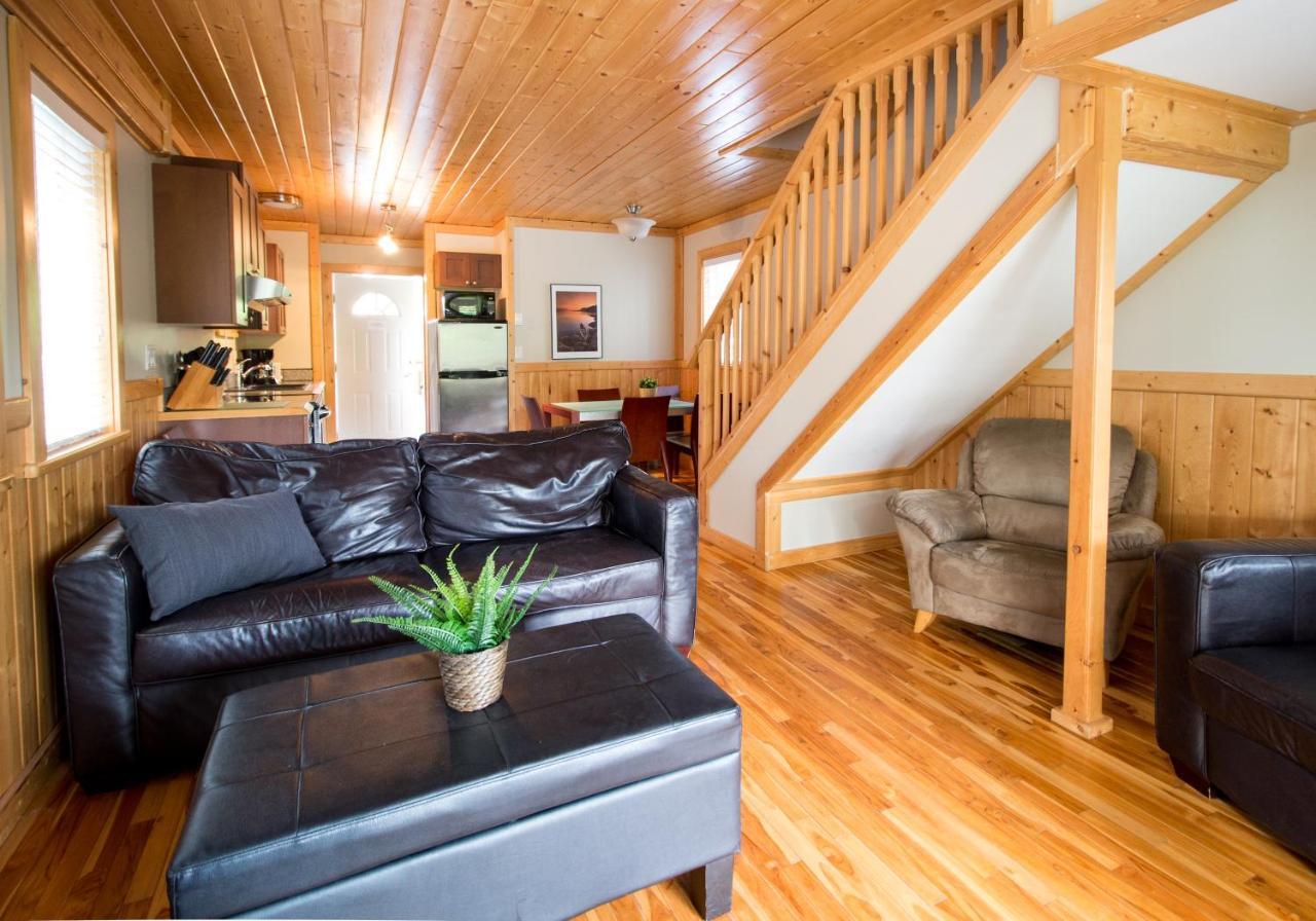 Two Bedroom Cottage F Waterfront Hot Tub