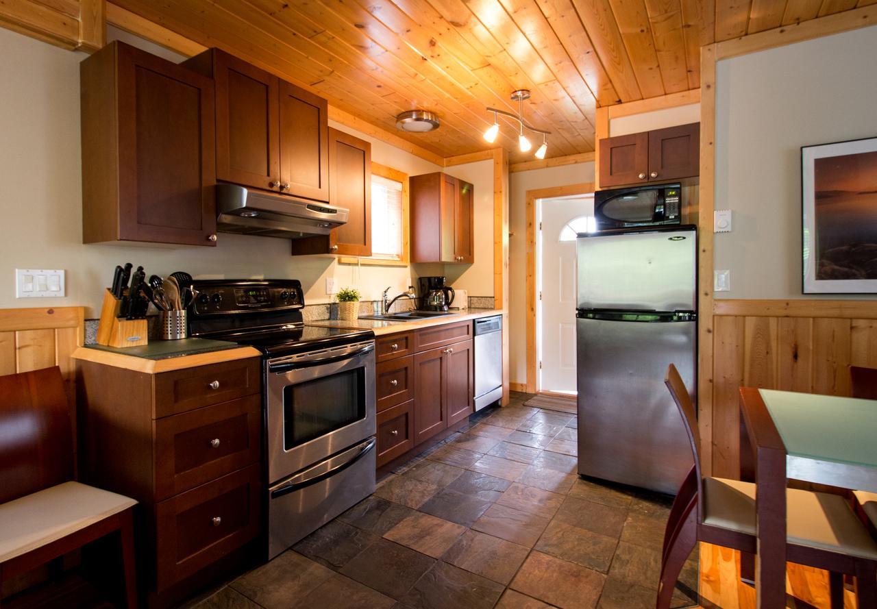 Two Bedroom Cottage F Waterfront Hot Tub
