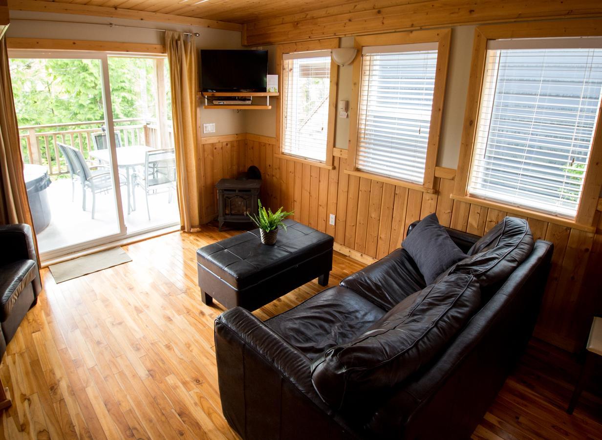 Two Bedroom Cottage F Waterfront Hot Tub