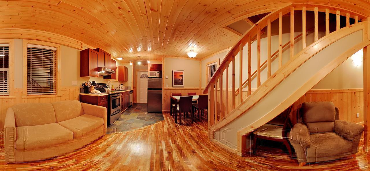 Two Bedroom Cottage F Waterfront Hot Tub