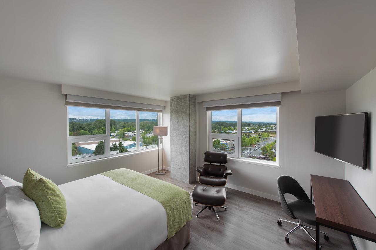 Accessible One Bedroom Suite, Tub Shower