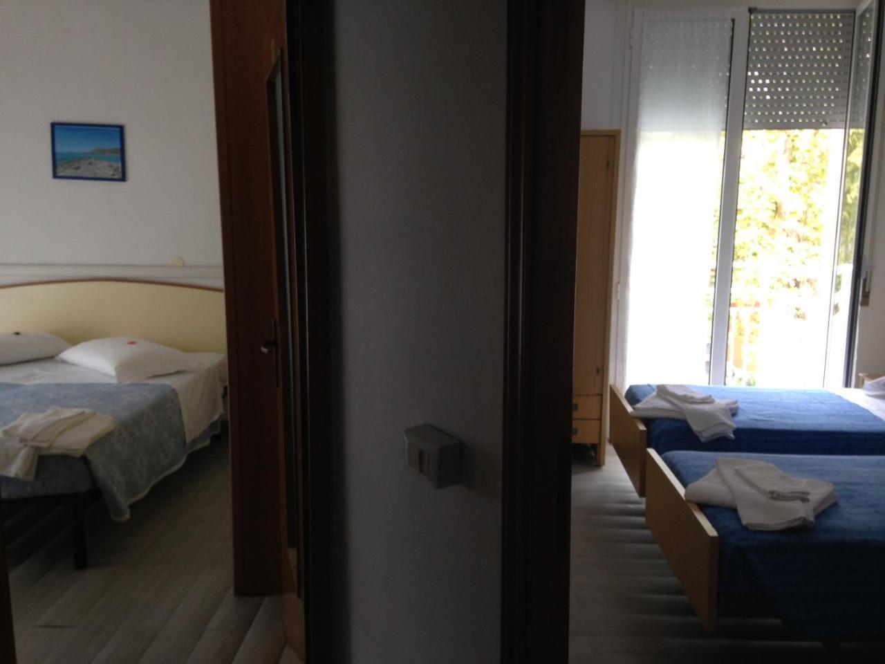 Family Room Balcony,721096960:JPEG