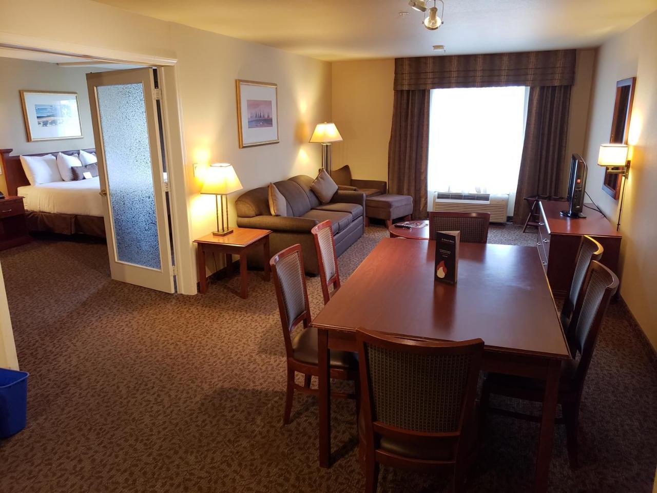 One-Bedroom King Suite Non-Smoking