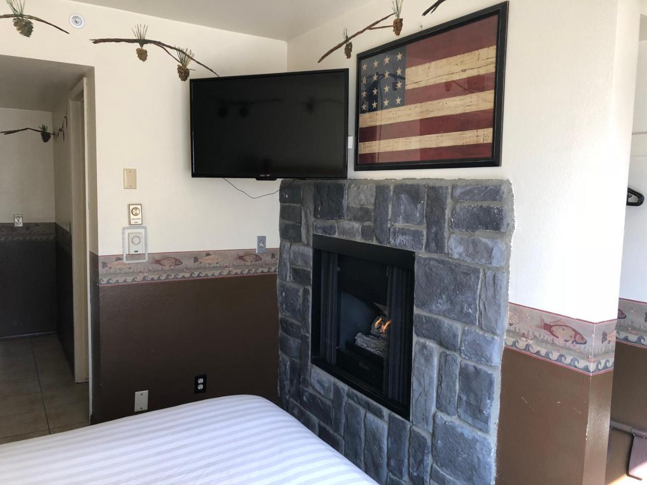 Queen Suite with Spa Bath - Accessible