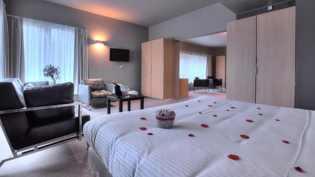Prestige Suite Spa Bath,1499560483:JPEG