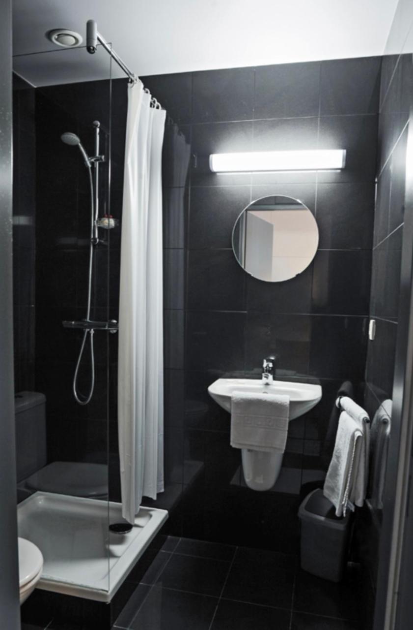 Double or Twin Room Private Bathroom