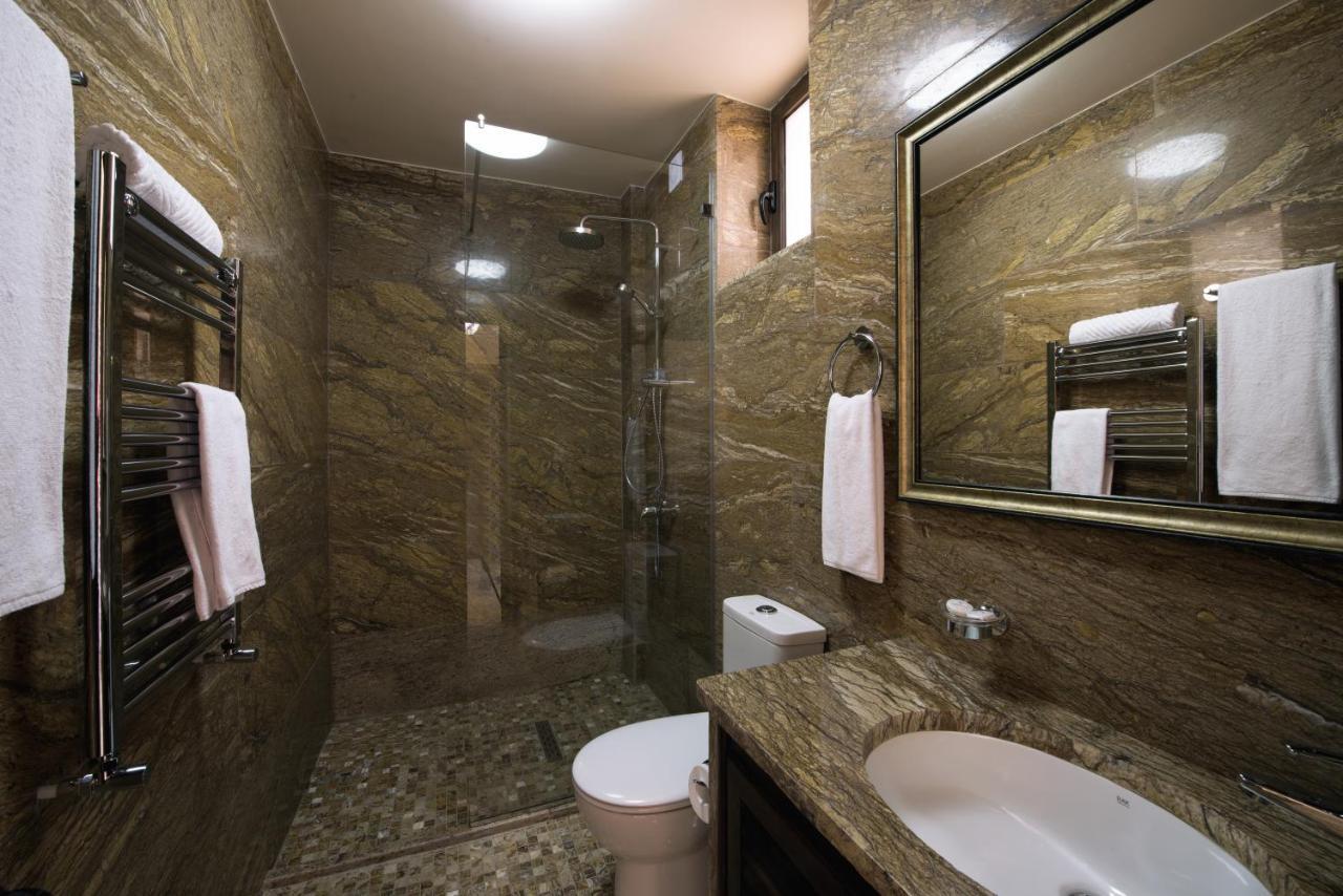 Suite with Mountain View