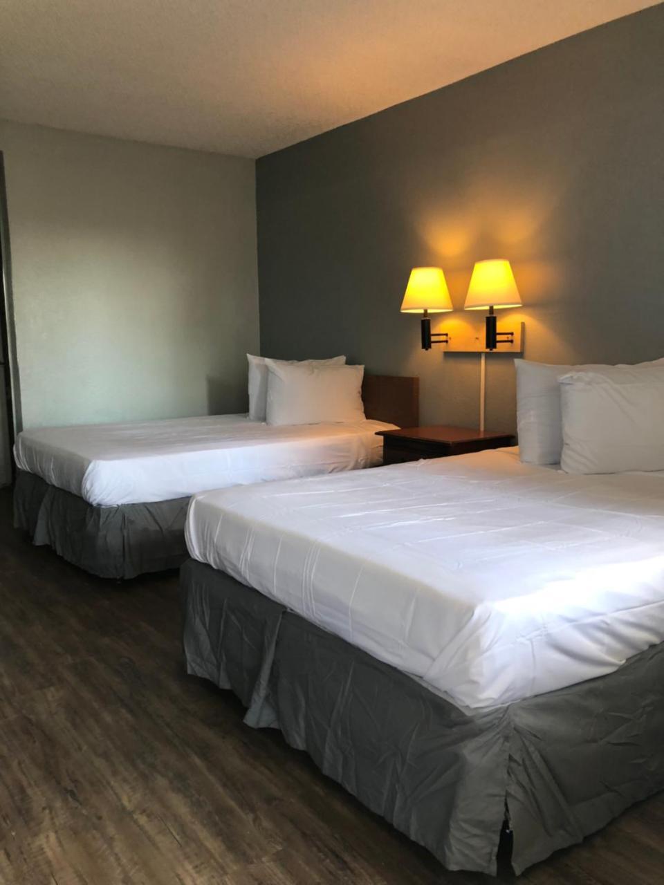 Classic Room with Full and Twin Bed