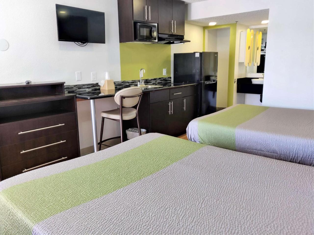 Deluxe Queen Room with Two Queen Beds - Non-Smoking