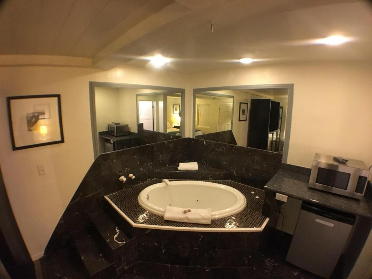 Luxury Single Room Jacuzzi,733125064:JPEG