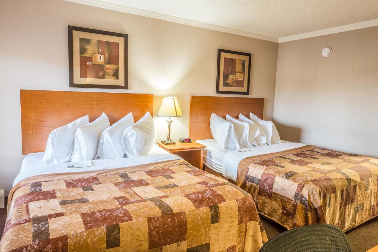 Queen Room with Two Queen Beds - Exterior Access