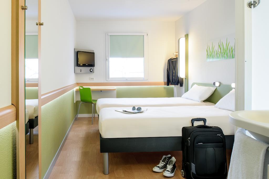 Standard Double Room,724172308:JPEG