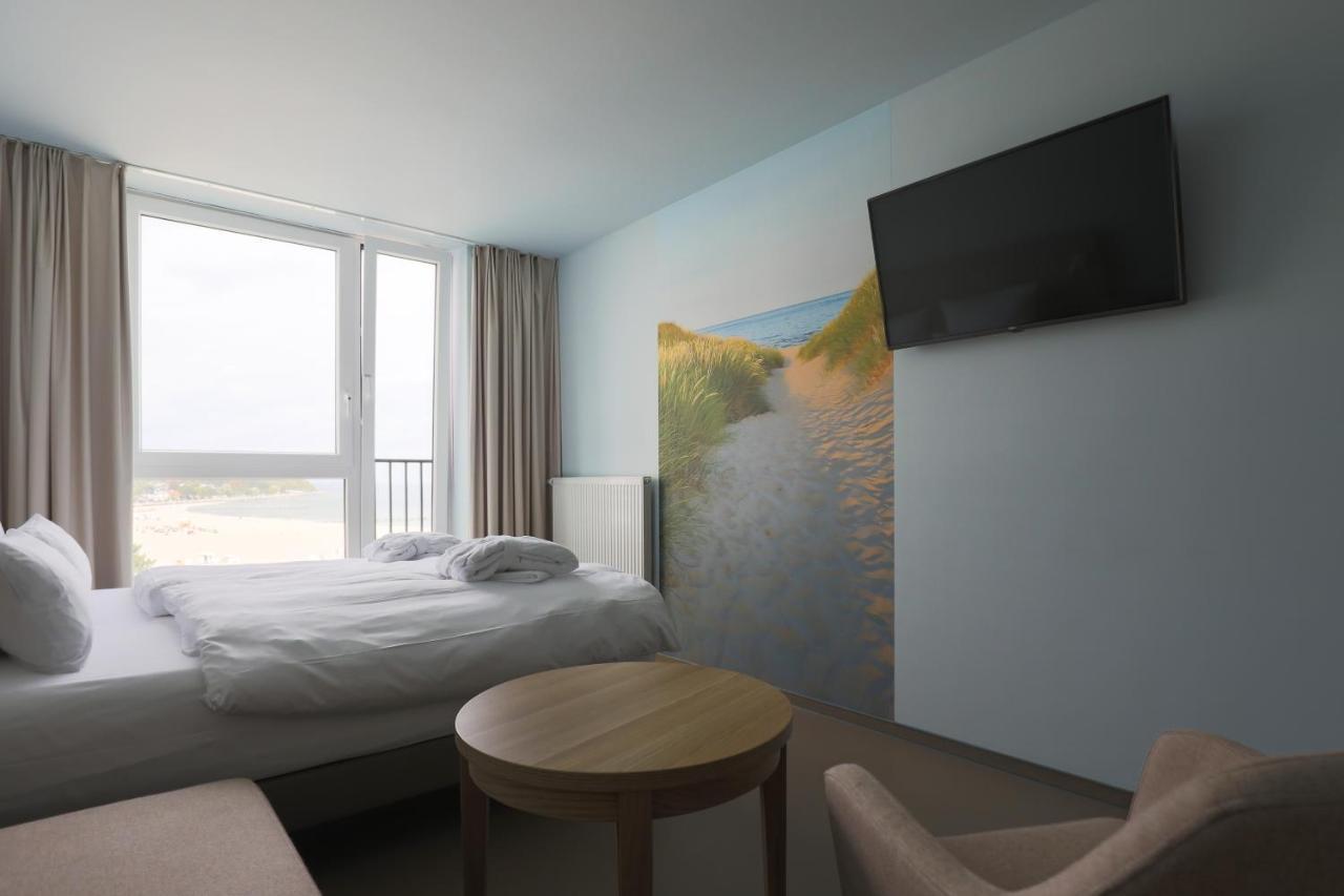 Habitación Doble con vistas laterales al mar