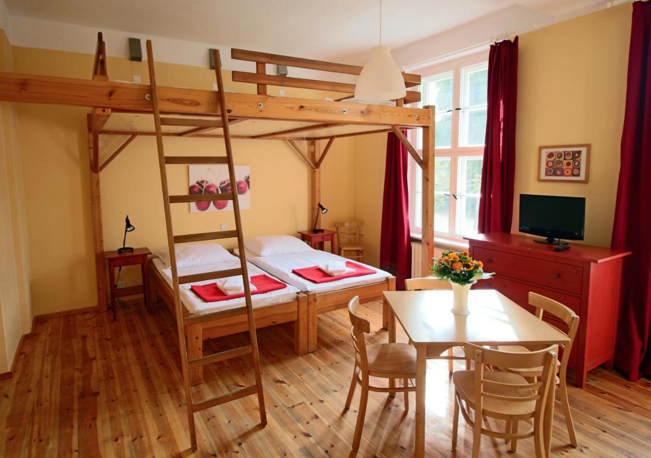 Familienzimmer (2 Erwachsene + 4 Kinder)