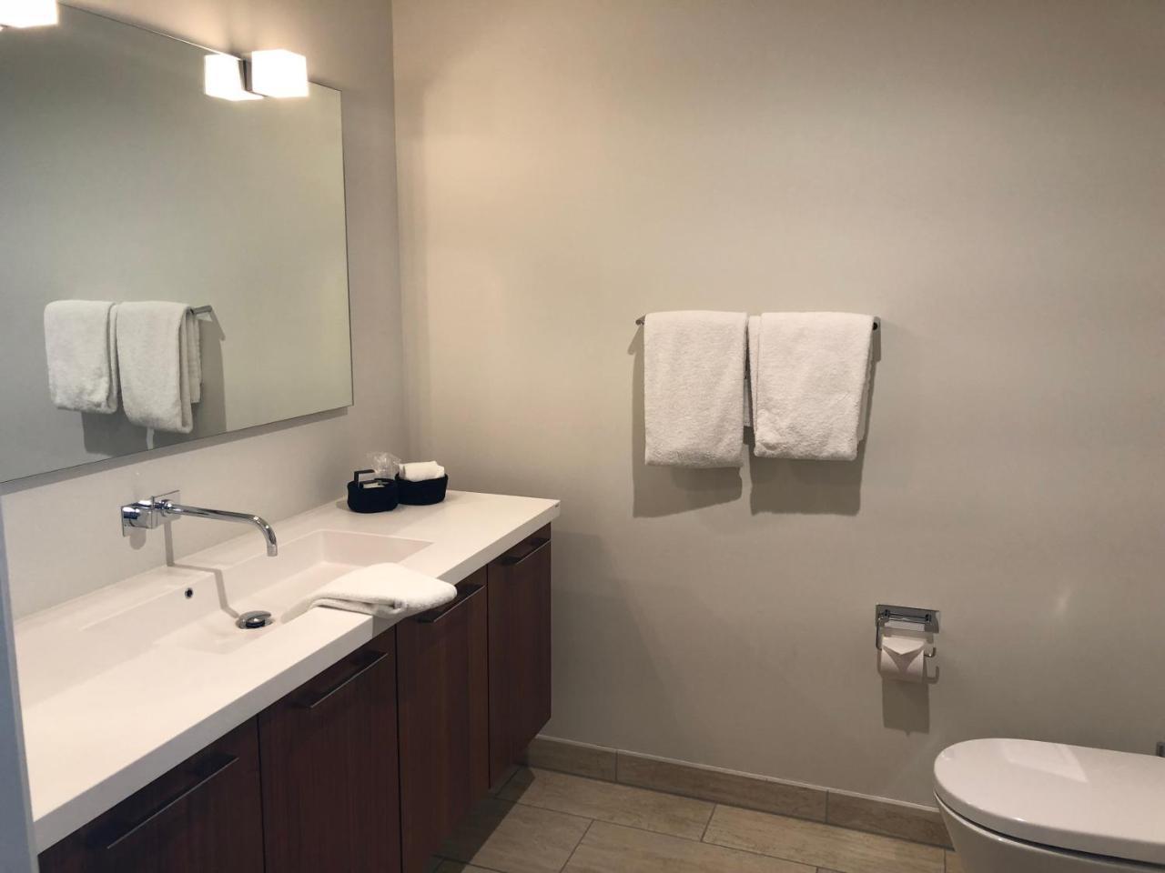 Business Twin Room - Non-Smoking