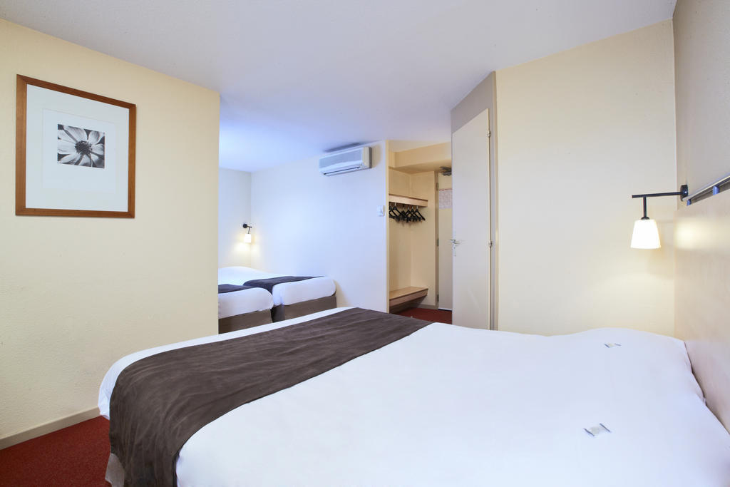 Quadruple Room 1 Double Bed 2 Single Beds,1279233283:JPEG