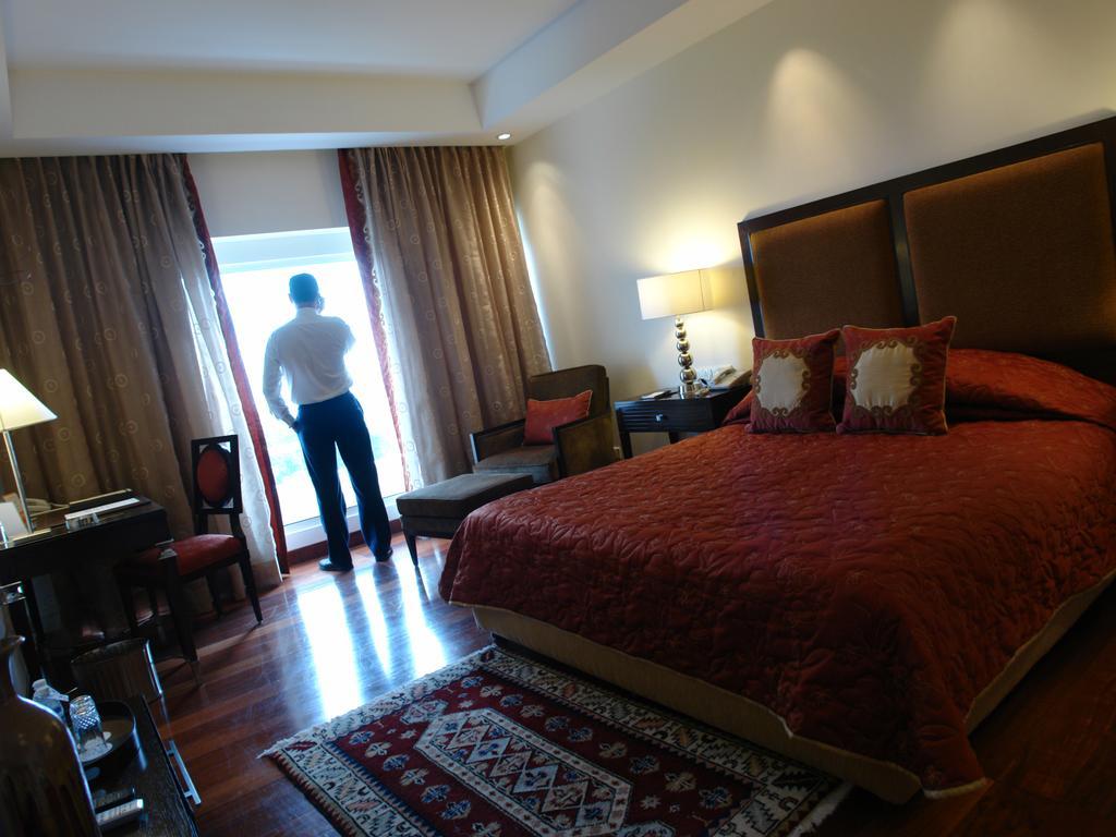 Executive Suite on Food Beverage Spa on Laundry service