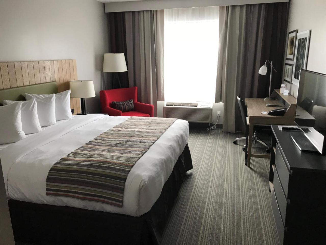King Suite with Sofa Bed and Tub with Grab Bars