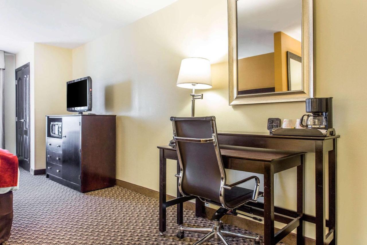 Suite with Two Queen Beds - Accessible/Non-Smoking