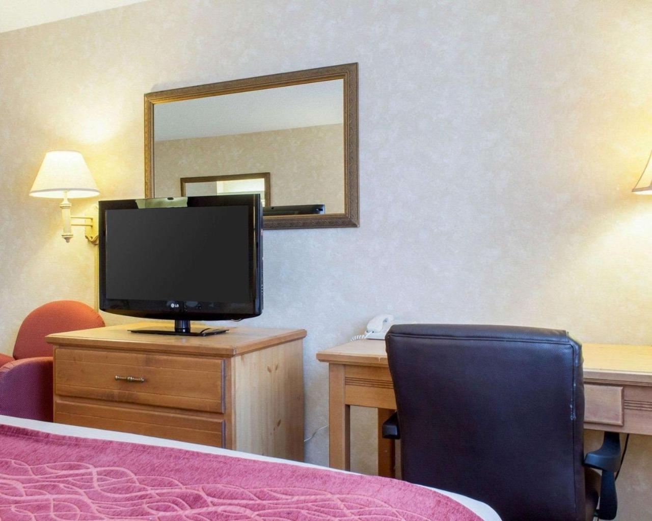 Queen Room - Accessible/Nonsmoking