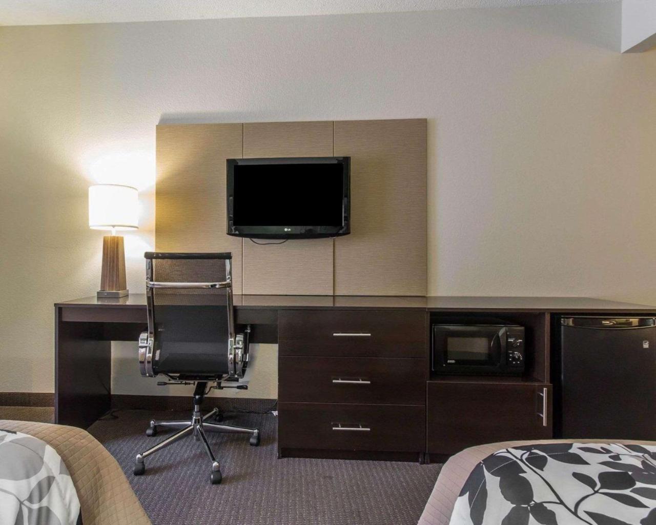 Queen Room with Two Queen Beds - Pet Friendly/Non-Smoking