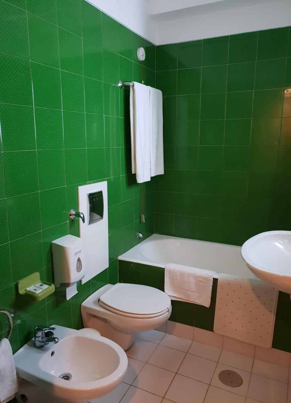 Triple Room,744122461:JPEG