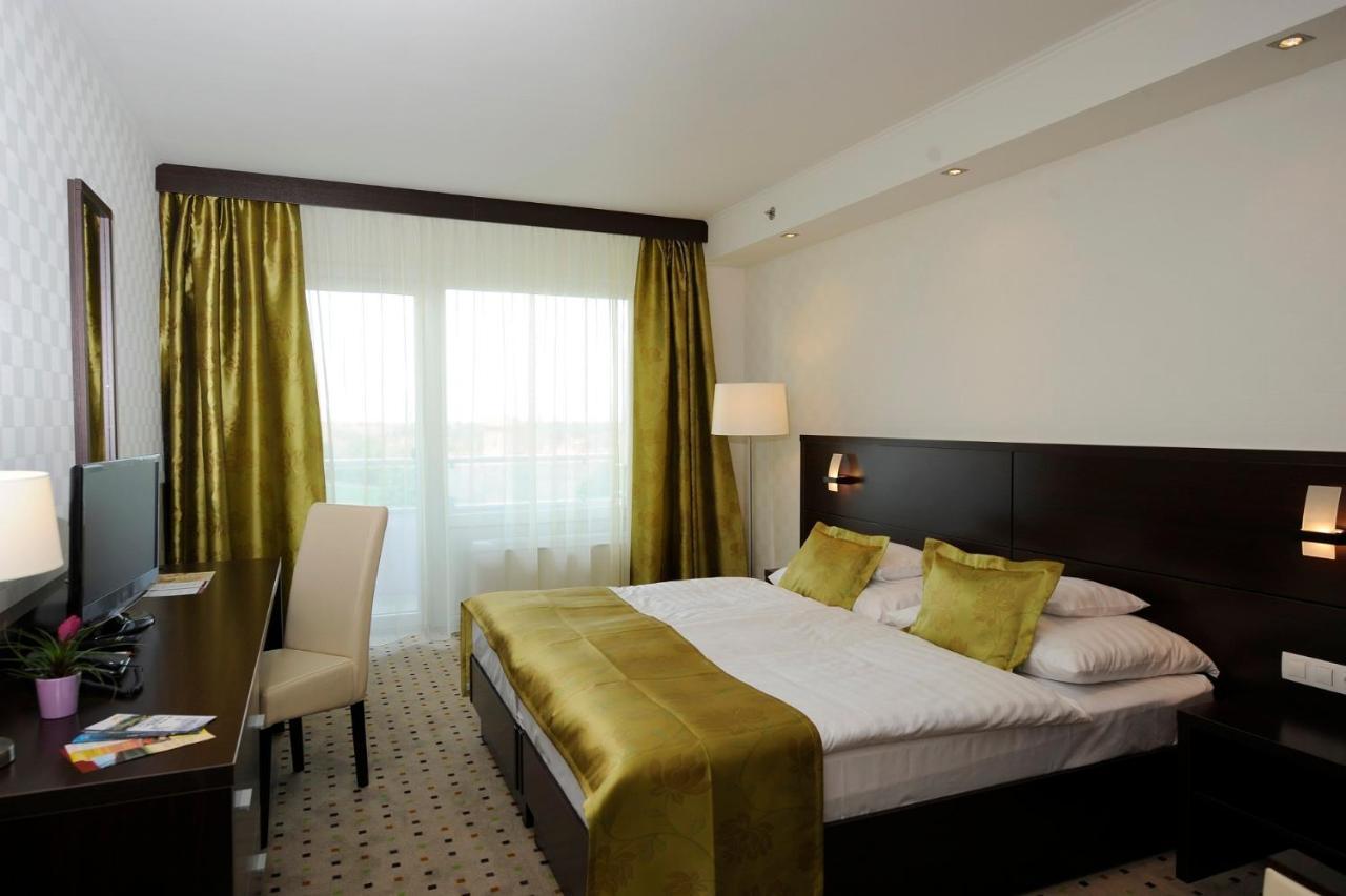 Standard Zweibettzimmer mit Balkon und Burgblick