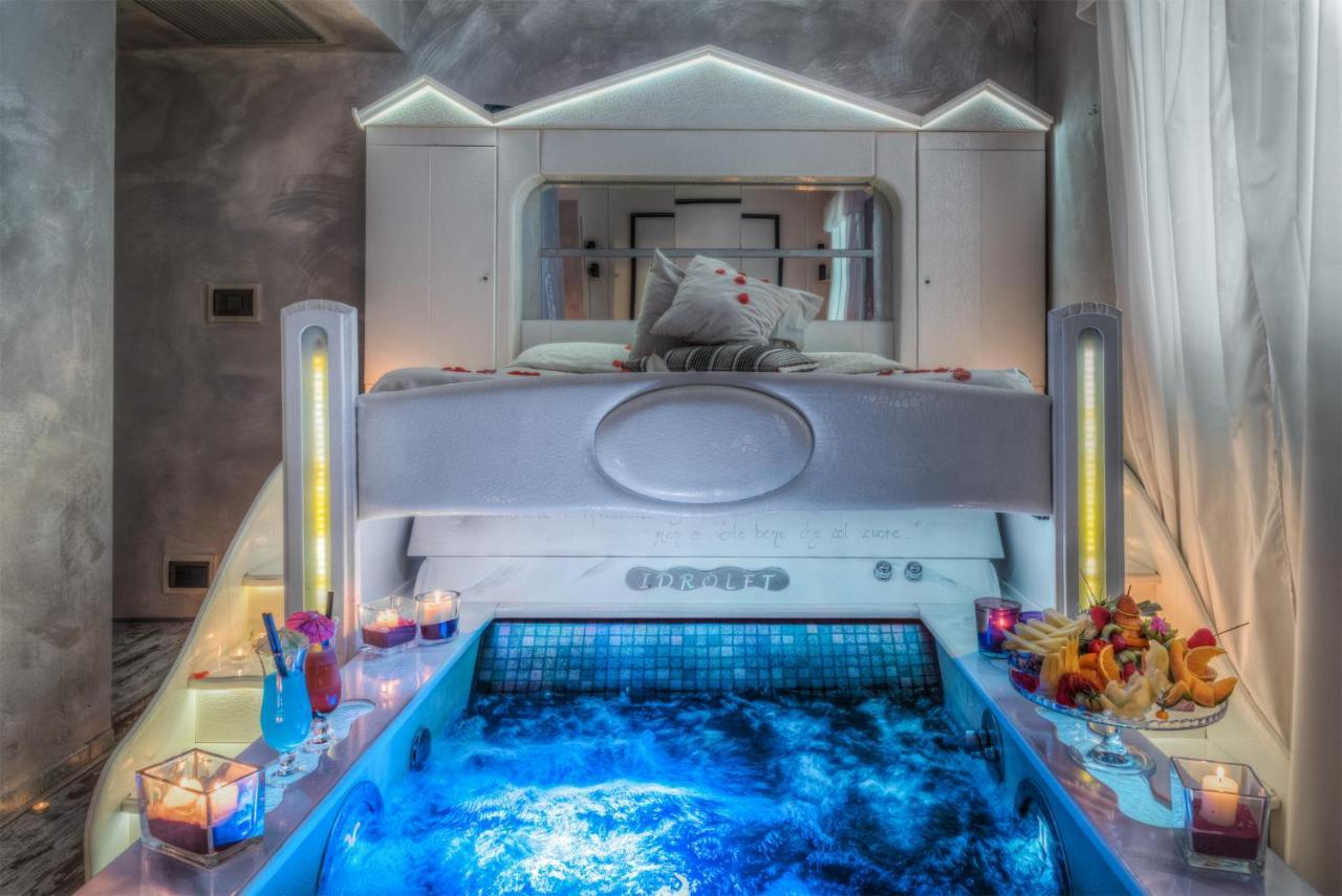 Suite Spa Bath,747268265:JPEG