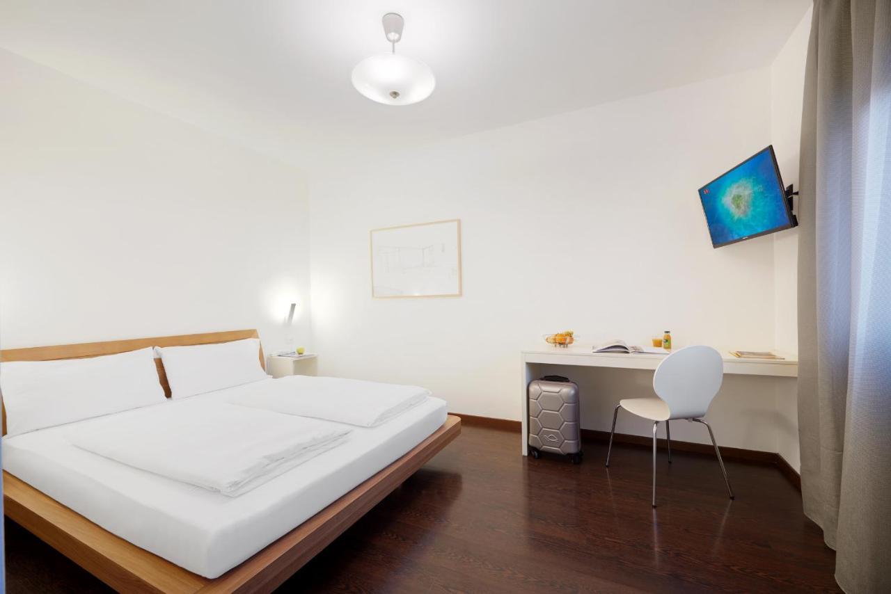 Single Room,749760314:JPEG