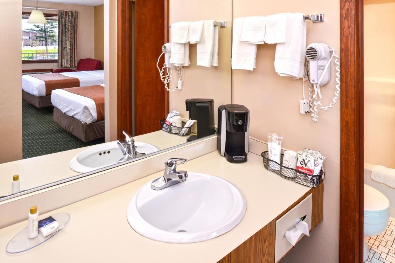 Double Room with Two Double Beds - Non-Smoking