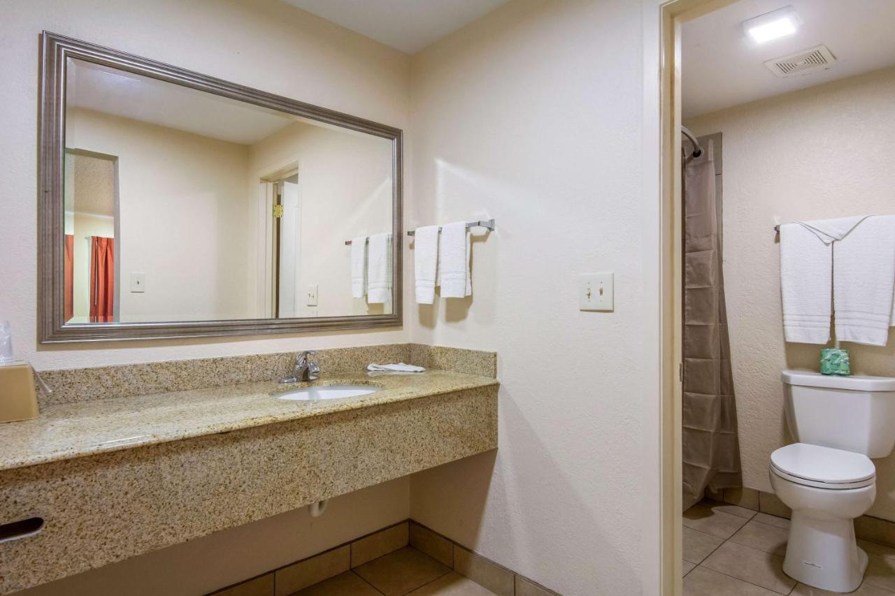 Queen Room with Two Queen Beds - Disability Access - Roll In Shower