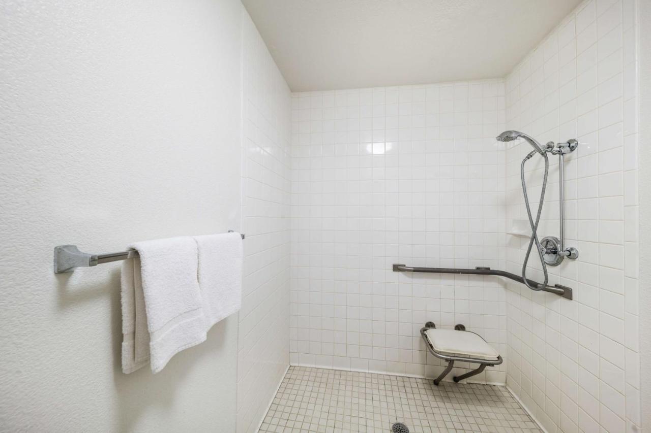 King Room Roll Shower Disability Access smoking