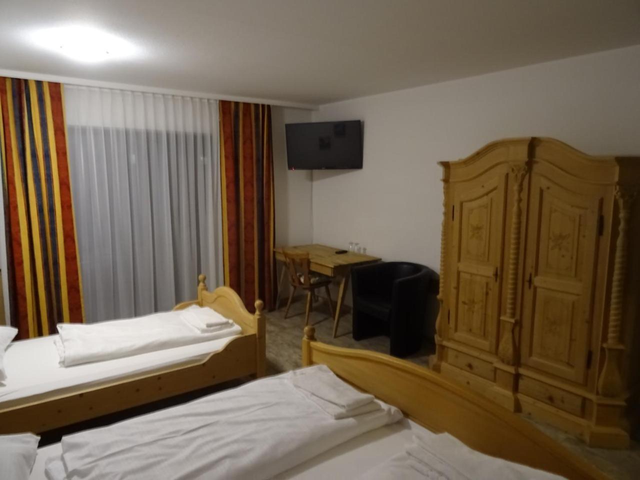 Studio-Apartment mit 3 Betten und Balkon