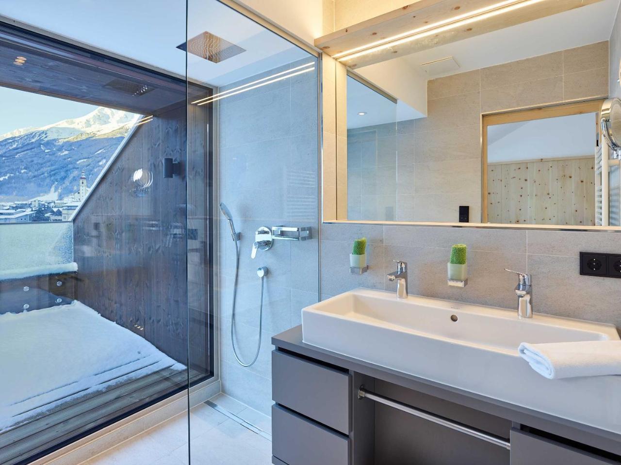 Luxe Kamer met 1 of 2 Bedden en Balkon