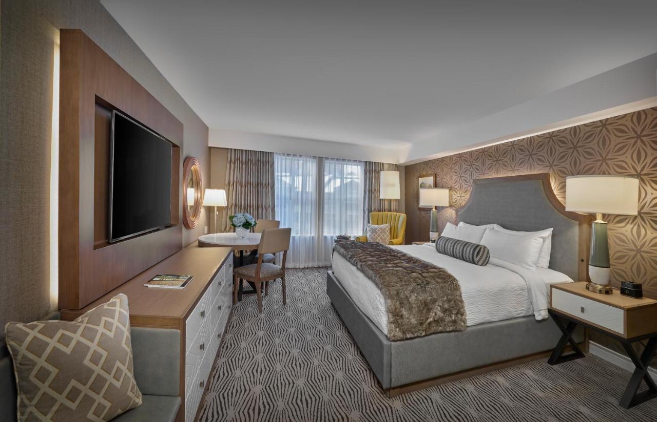 Deluxe Room with One King Bed