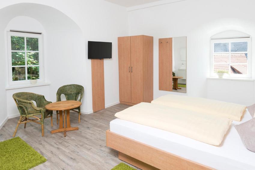 Economy Zimmer (mit Etagen-Dusche/WC)
