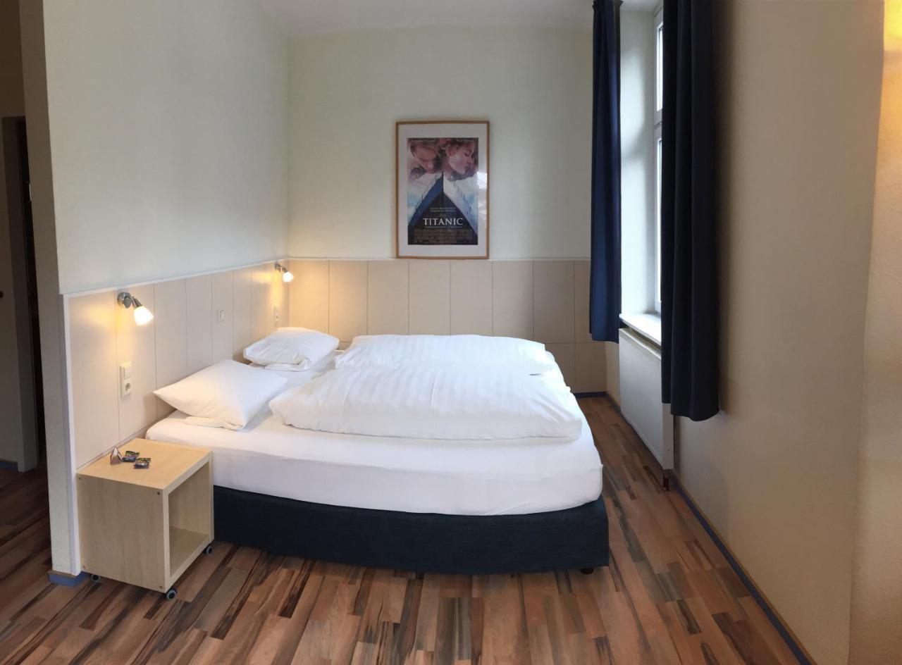 Double Room,757586107:JPEG