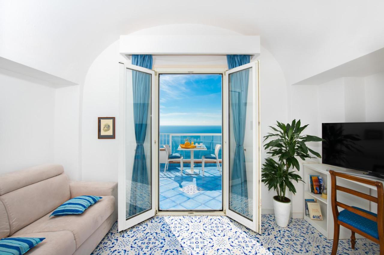 Junior Suite mit Terrasse und Meerblick.