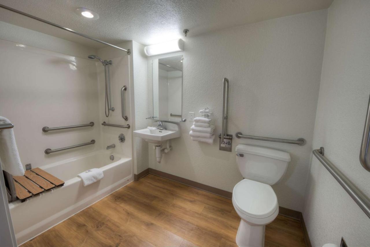 Double Room - Disability Access - Roll In Shower