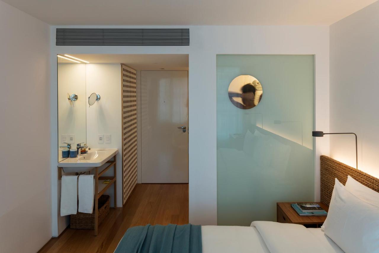 Medium room city view