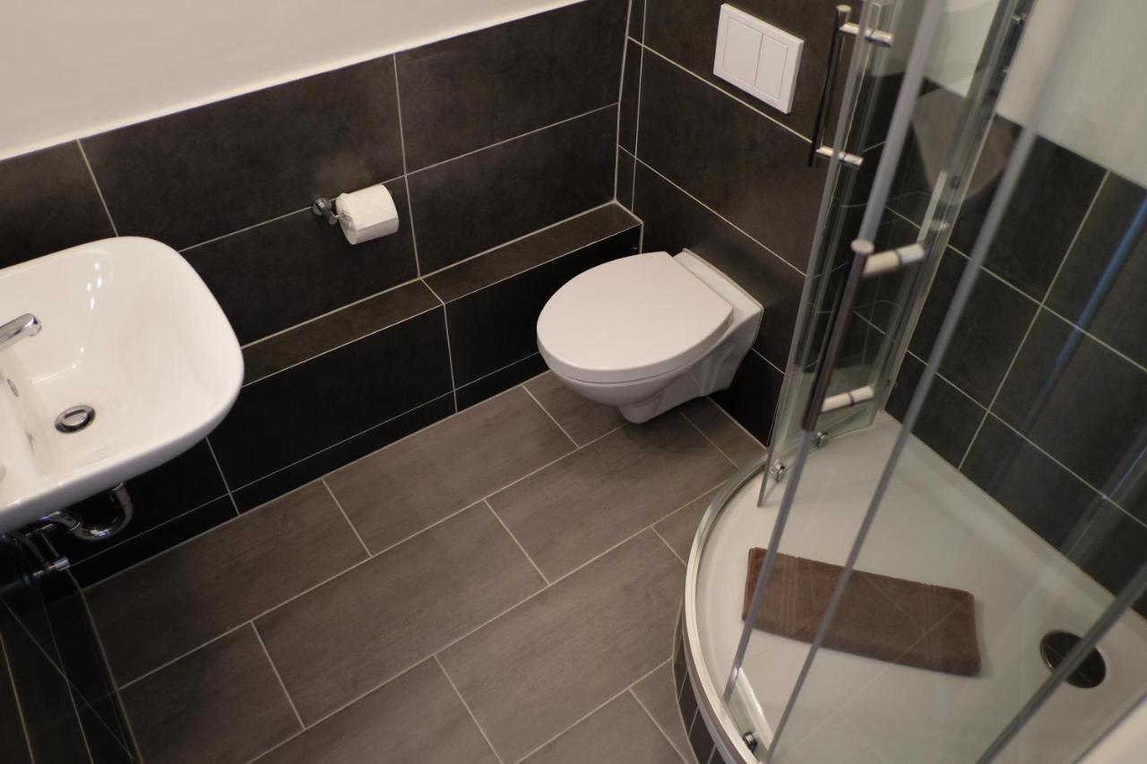 Twin Room with Shower