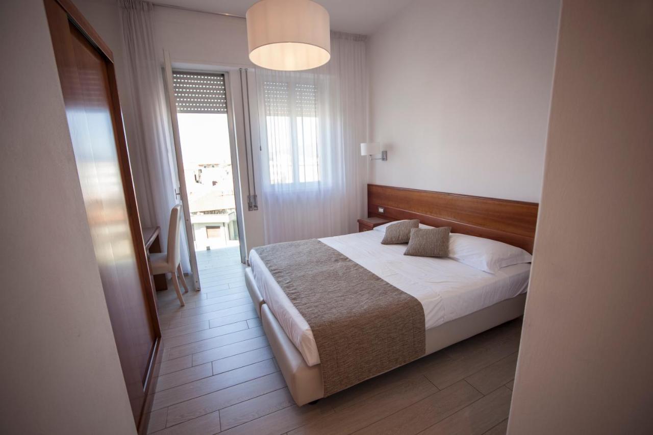 Double or Twin Room Side Sea View Beach Access,1614789856:JPEG