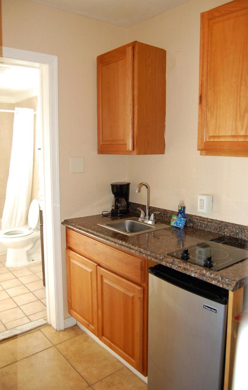 Deluxe Queen Suite