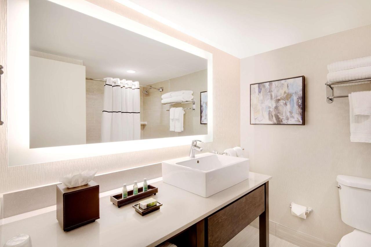 Queen Room Two Queen Beds Mobility Accessible Roll Shower City View,762286306:JPEG