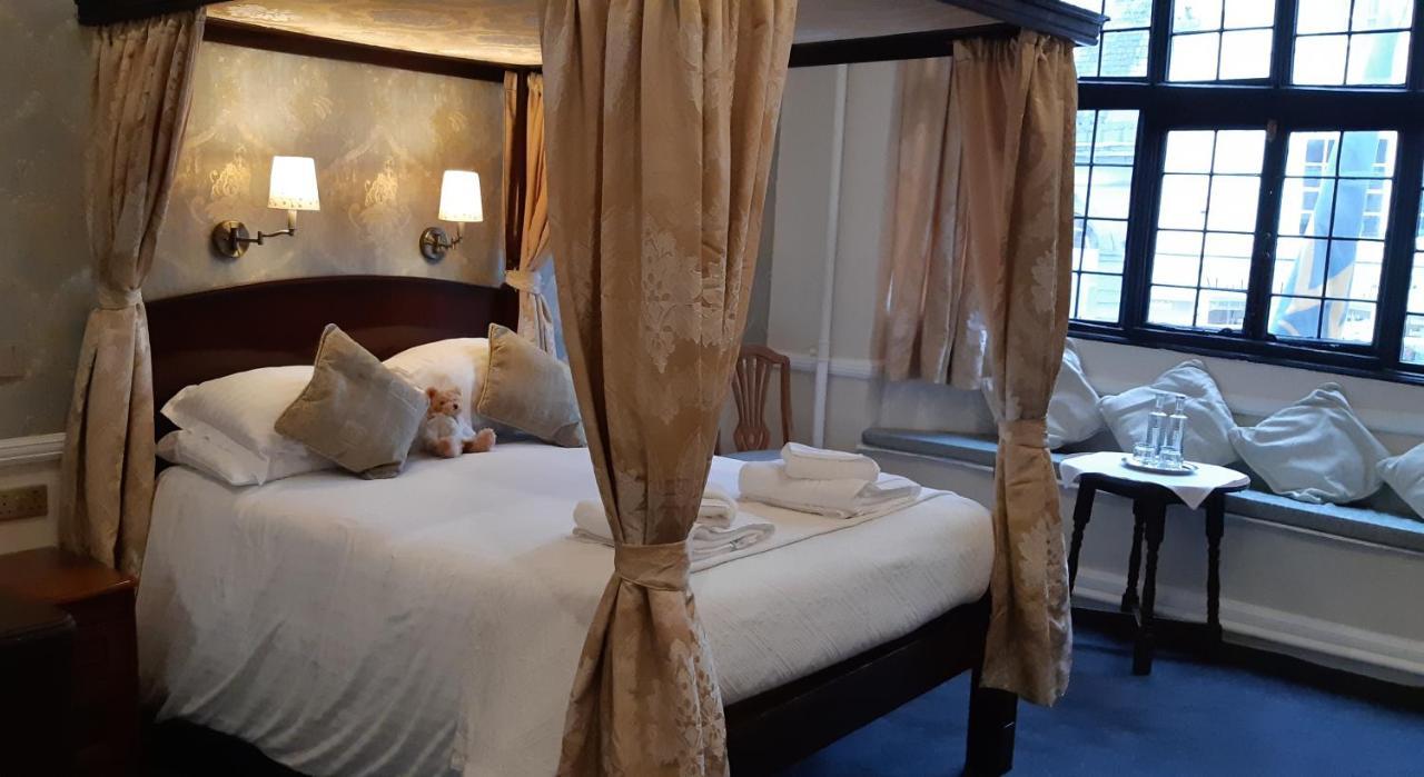 Double Room Four Poster Bed No Dogs