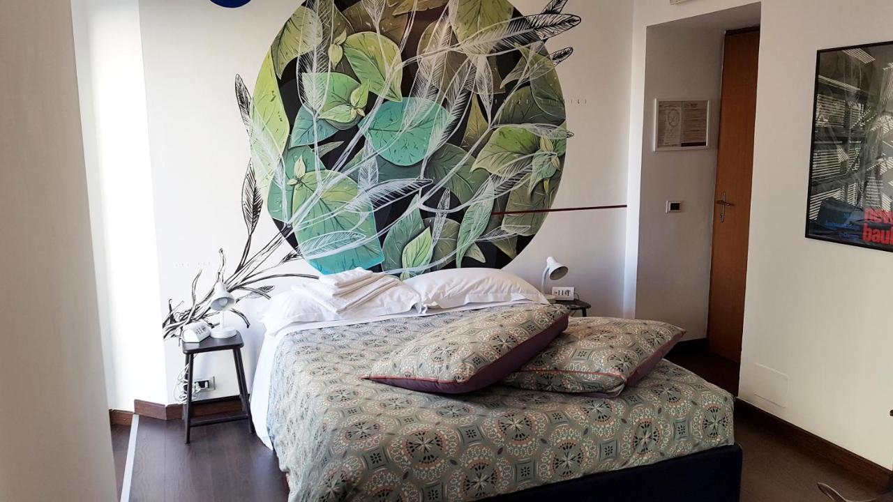 Small Double Room,775926871:JPEG