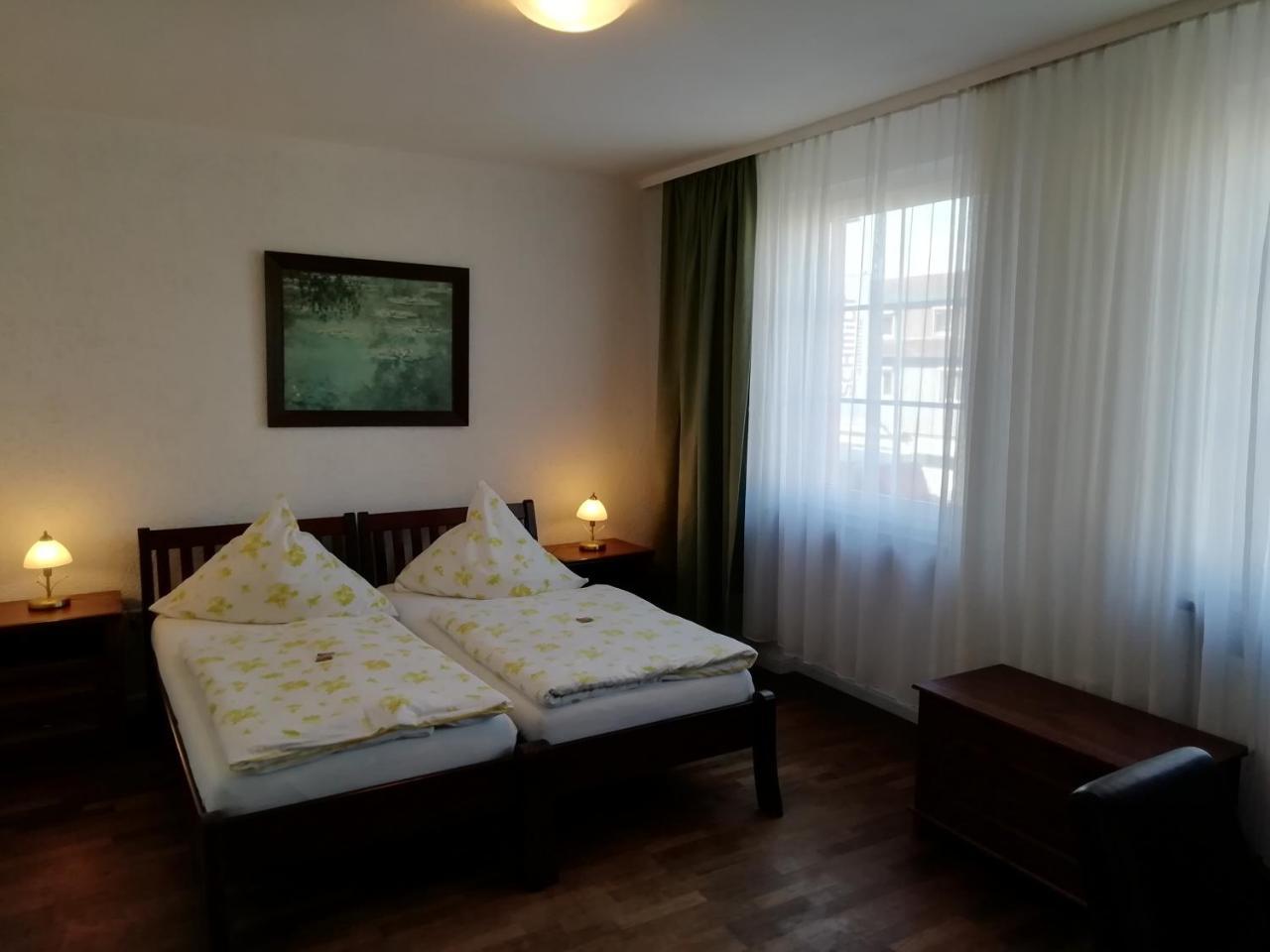 Vierbettzimmer mit Bad