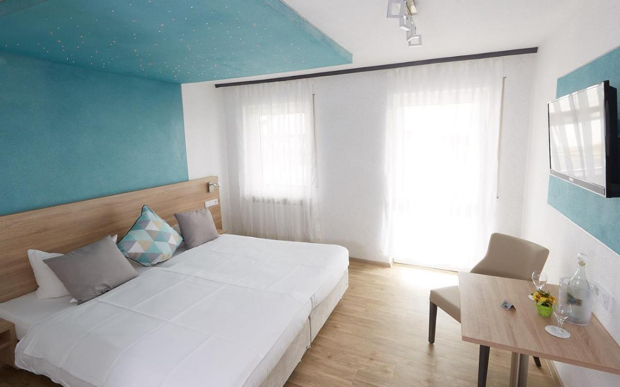 Doppelzimmer mit Balkon