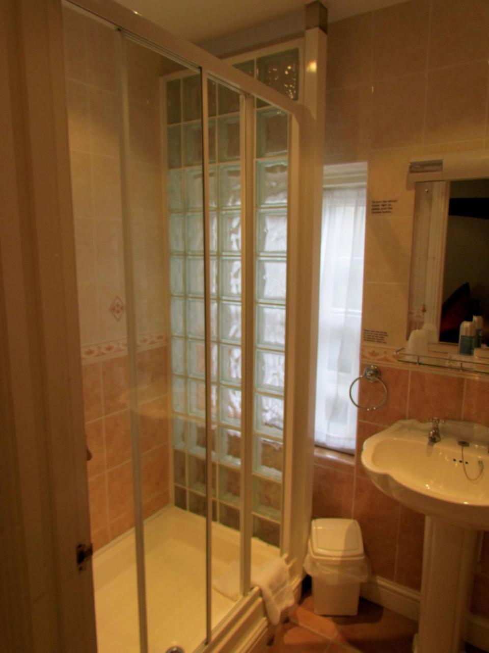 Double Room Four Poster Bed No Dogs