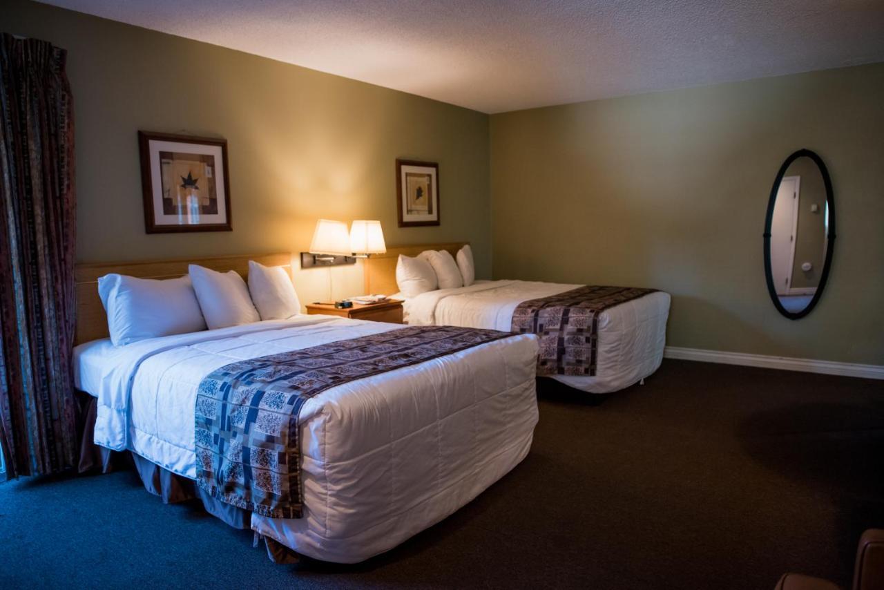 Deluxe Queen Room Two Queen Beds Kitchen